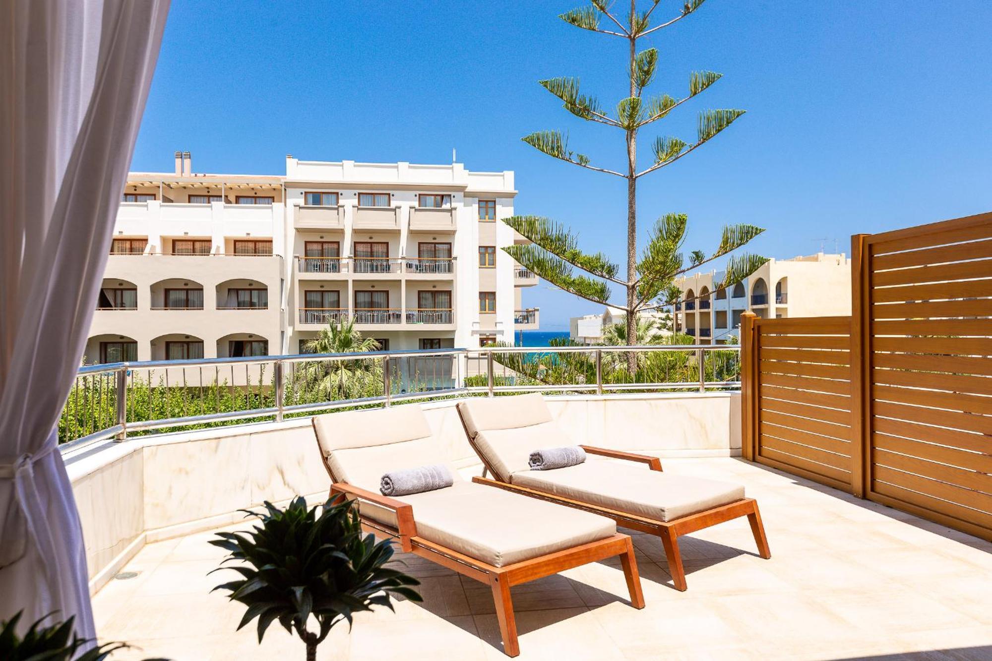 Theartemis Palace Hotel 4*
