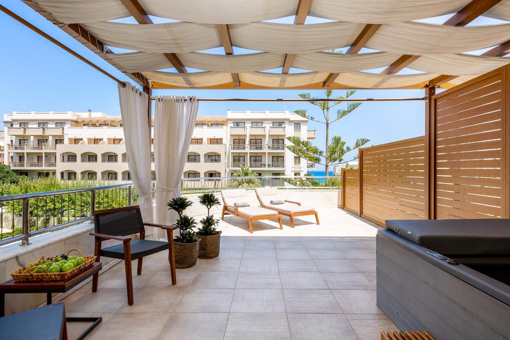 Theartemis Palace Hotel 4*